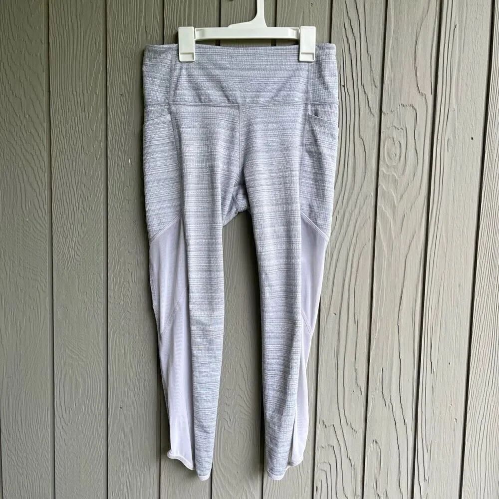 Athleta Pocketed 3/4 Length Light Grey Leggings